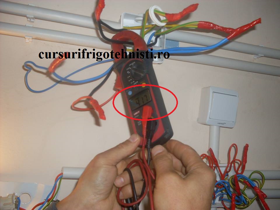 I=4,17A masuram consumul de curent pe circuitele de iluminat si circuitele de priza.jpg