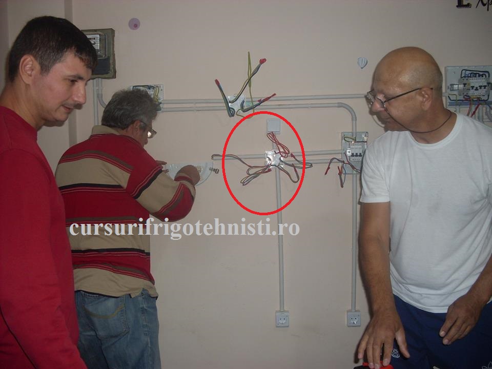 trasam circuite de lumina si prize tub protectie IPY20.jpg