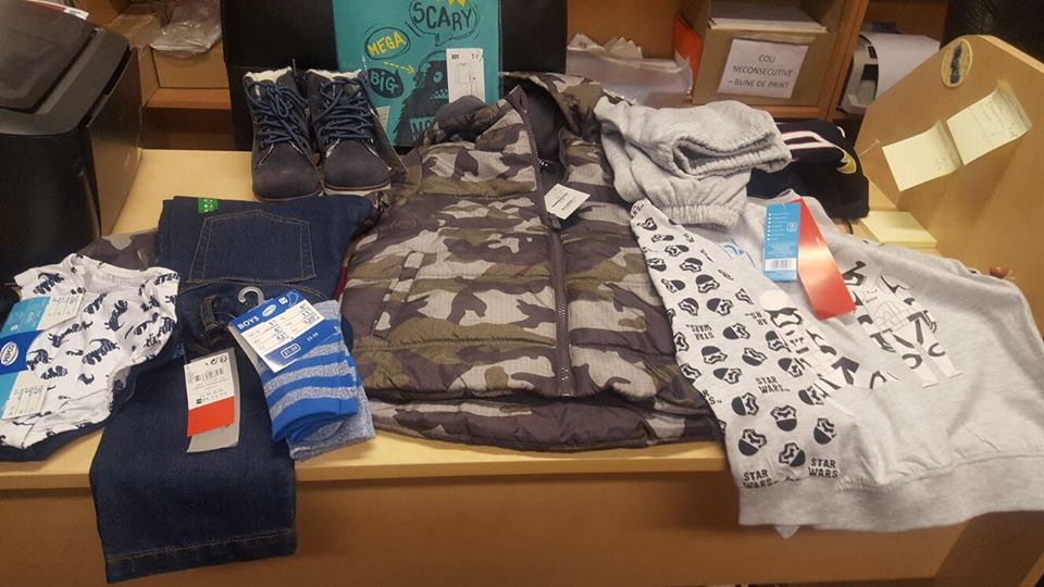 hainute pentru copii abandonati.jpg