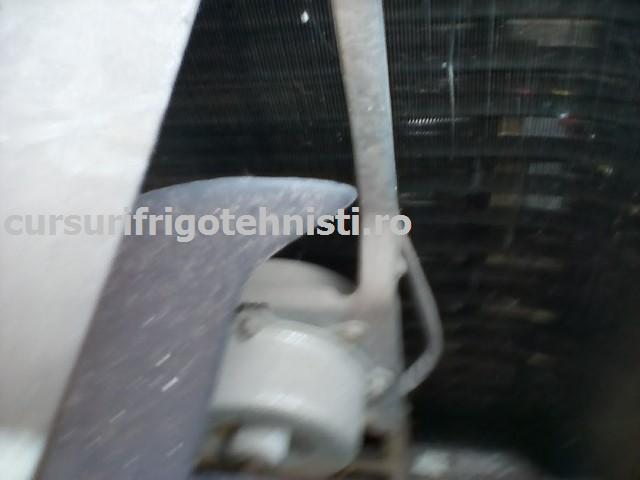 Ventilator axial si condensator unitate externa de 12000 BTU.jpg