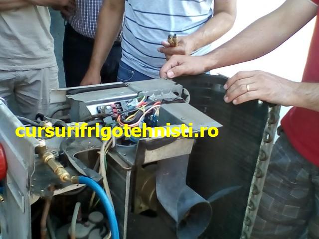 Unitate externa o servisam cu colegii de grupa 12000 BTU.jpg