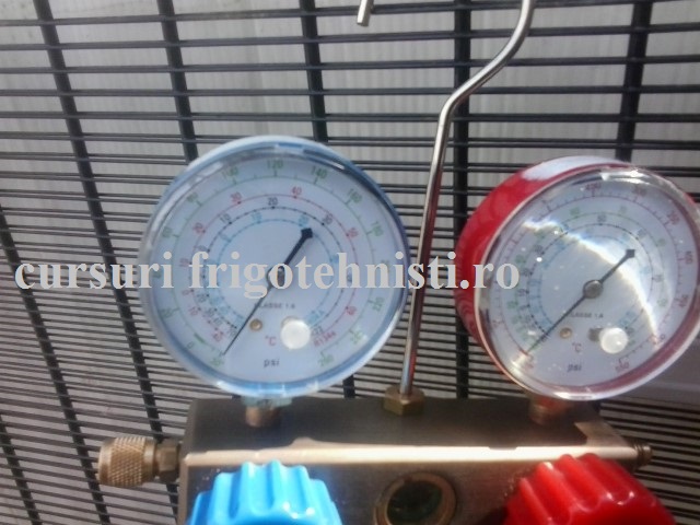 La practica am folosit Bateria de refrigeranti  aici verificam un congelator.jpg