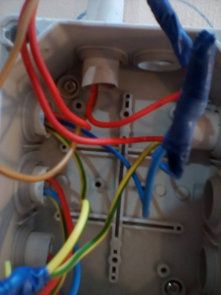 doza comuna de legaturi U=230V  treceau circuite de priza si circuite de iluminat U=230V.jpg