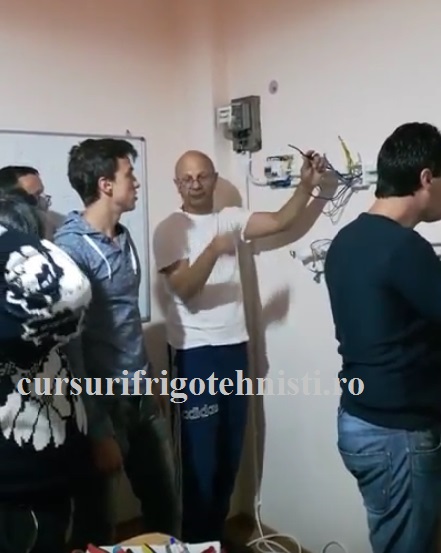 Legaturi electrice in doze si un tablou electric.jpg