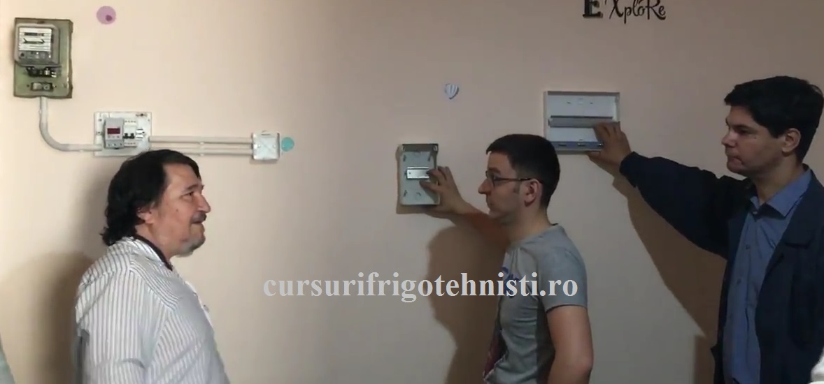 Gabriel traseaza circuitele electrice contorul si senzorul de I=32A u=230V eramontat.jpg