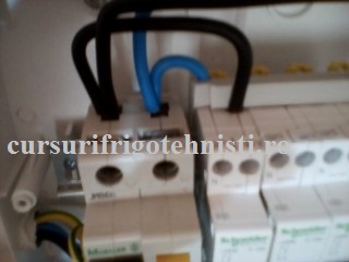 detaliu legaturi disjunctor diferential 16A cu 30mA.jpg
