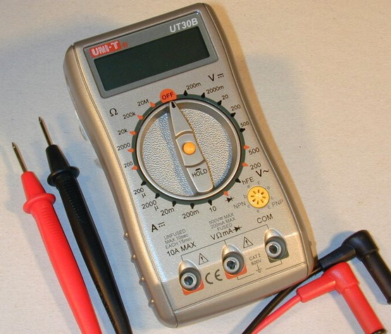 aparat de masura luat din talcioc cu 10 lei.jpg