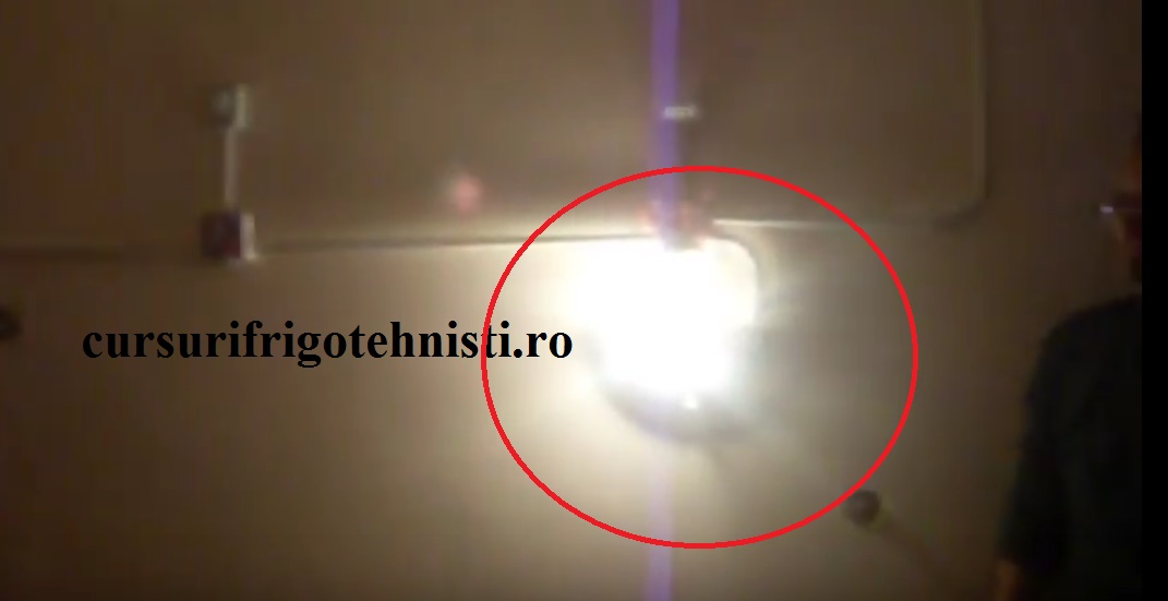 Am bagat tensiune in tabloul electric 2 am aprins aplica .jpg