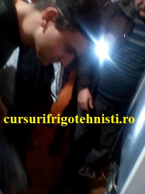 Costel foloseste echipament modern sa faca o sudura pe aspiratie compresor (Custom).jpg