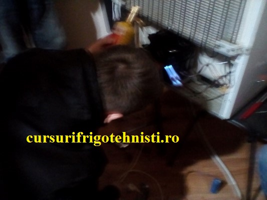 Ionut scoate aspiratia compresorului (Custom).jpg