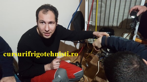 Am alimentat infasurarea de mers a compresorului.jpg