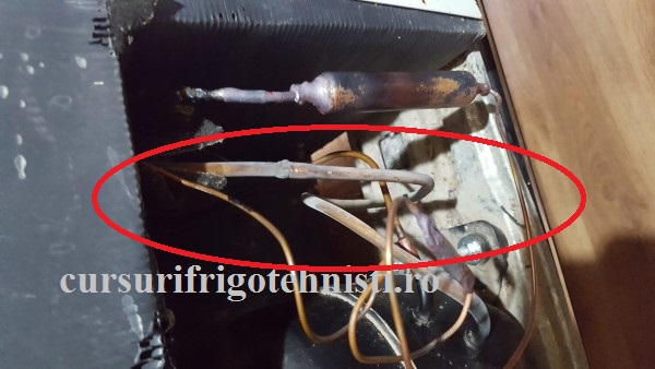 in loc de 32 grame de freon am bagat 50 grame R600 sa simulam cum vine zapada pe aspiratia compresorului.jpg