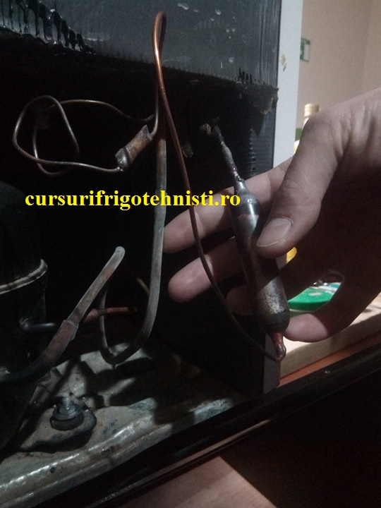 Am introdus freon cu 20gr mai mult vine zapada pe aspiratie.jpg