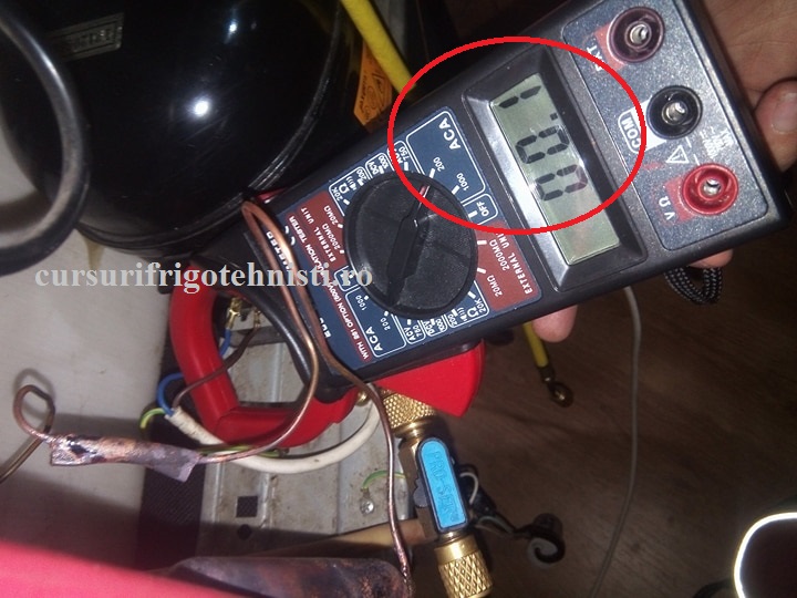 curentul masurat de un compresor P=120W U=230V.jpg