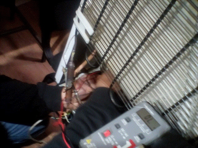 masuram cu multimetru infasurarile compresorului.gif