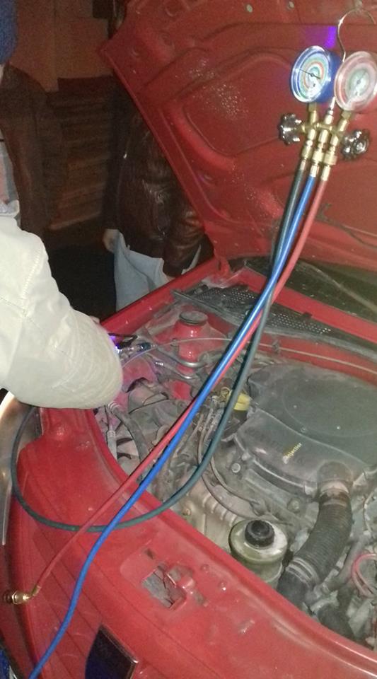 Aer conditionat auto gr 13 montam bateria de manometre si cuplele adaptoare.jpg