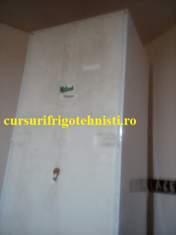 Am demontat condensatorul de la frigider.jpg