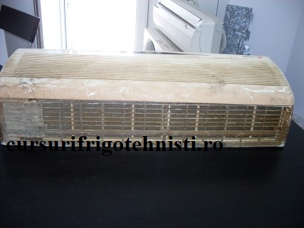 Unitate interna 9000 btu inainte sa o demontez.JPG