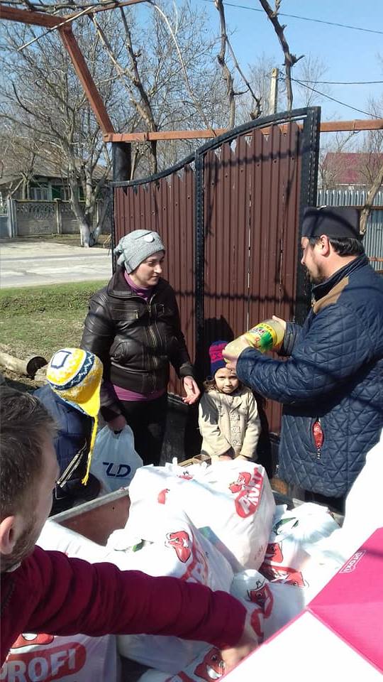 Tot oameni necajiti fratele lui Cristi plangea de mila lor .jpg