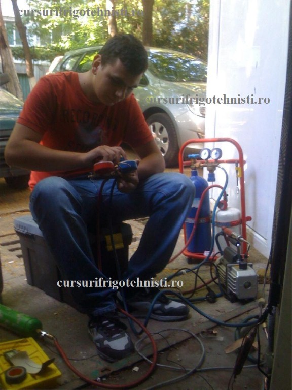 Razvan Cu bateria de manometre.jpg