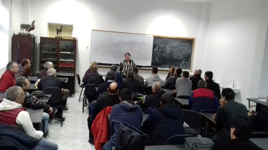 gr 13 frig sala este plina la cursuri asa reusim .jpg