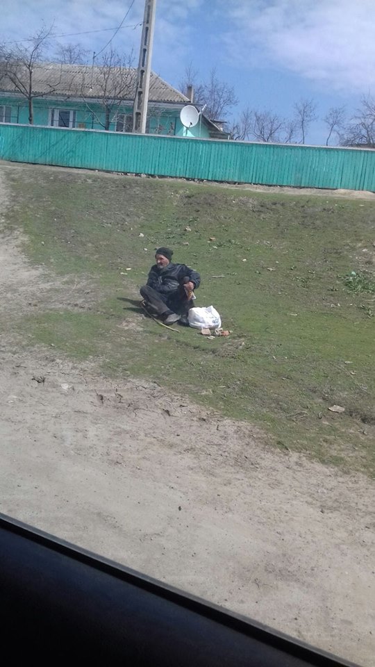 Zacea la marginea drumului a primit si el .jpg