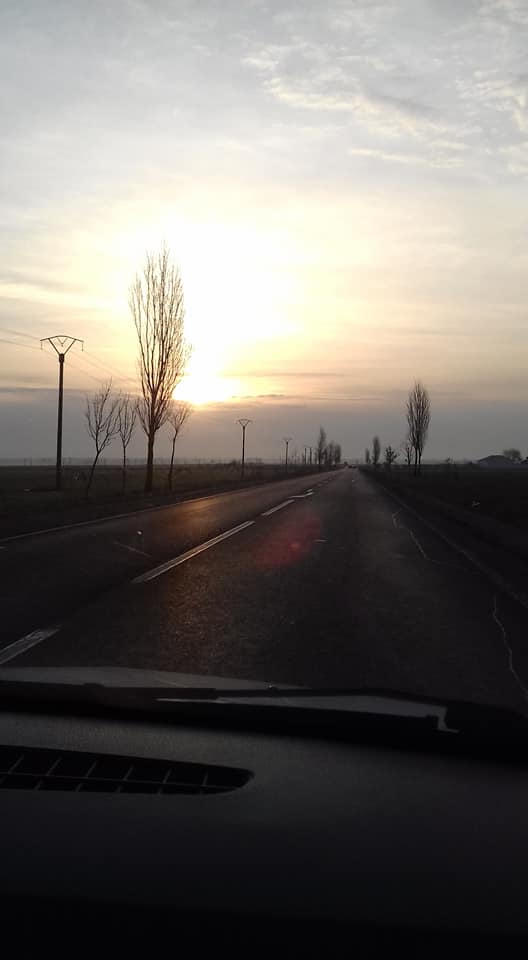 Rasaritul soarelui ne+a prins pe drum.jpg