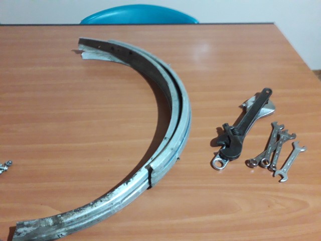 Aripile de la bicicleta lui Virgil.jpg