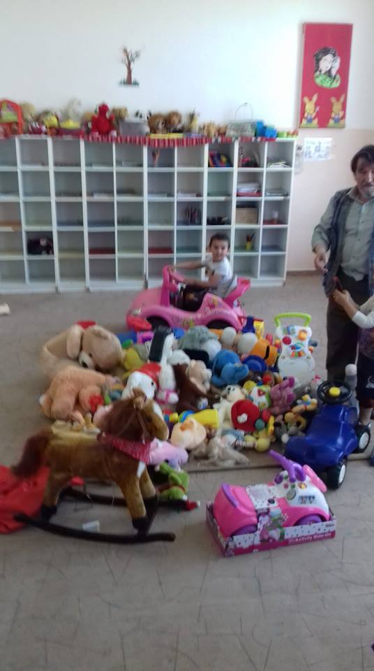 se umple gradinita de jucarii.jpg