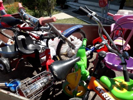 Am umplut remorca cu biciclete trotinete triciclete  (Mobile).jpg