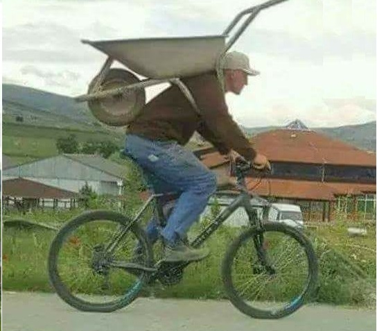 Instalatori la munca .jpg