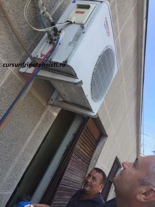 cursantii dvs monteaya un 12000 btu r410a (Mobile).jpg
