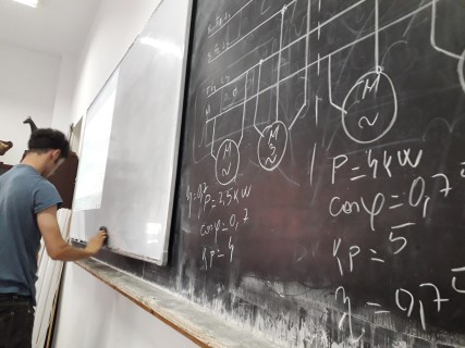 retea electrica trifazata .jpg