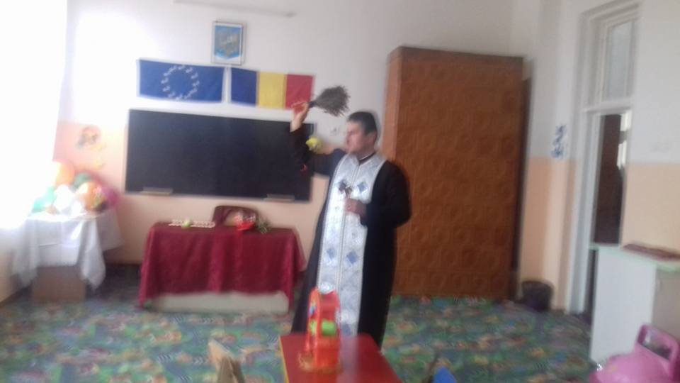 Parintele Marcel Binecuvanteaya Gradinita .jpg