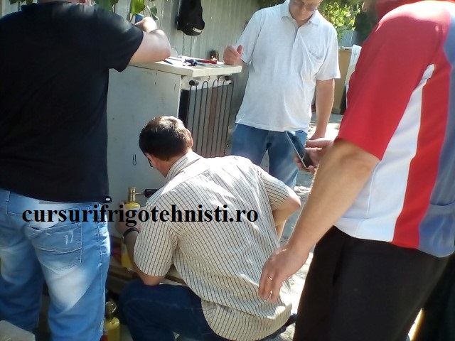 Imagini practica frigotehnisti gr 12 reparatie frigider cu freon r600a inflamabil.jpg