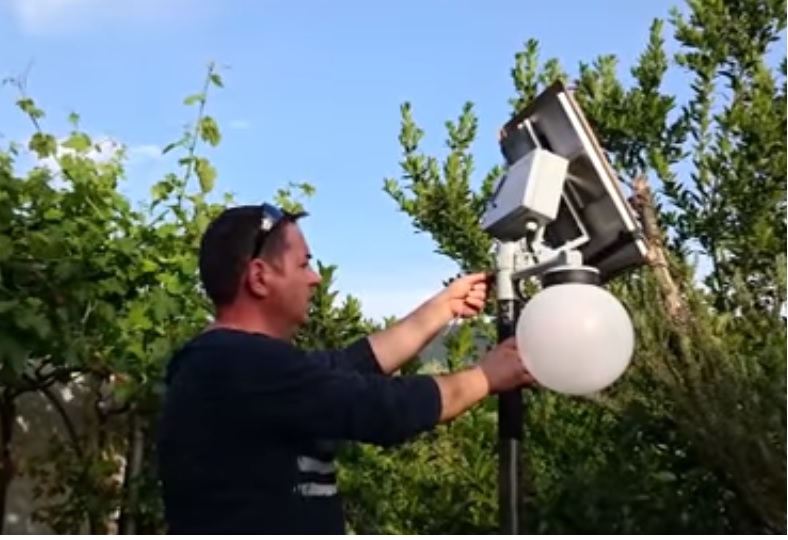 Panou fotovoltaic autonom cu lampa LED.jpg