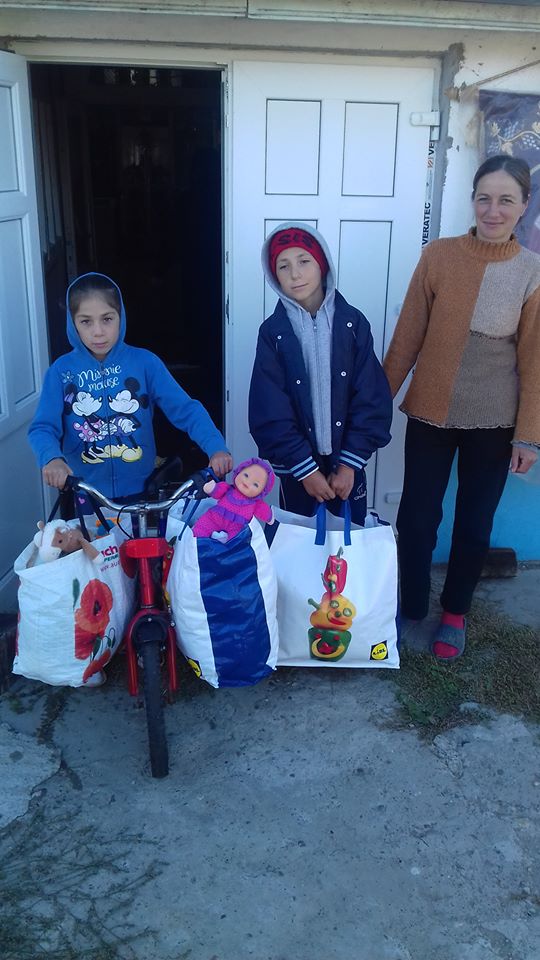 Diana a primit hainute jucarii si prima bicicleta .jpg