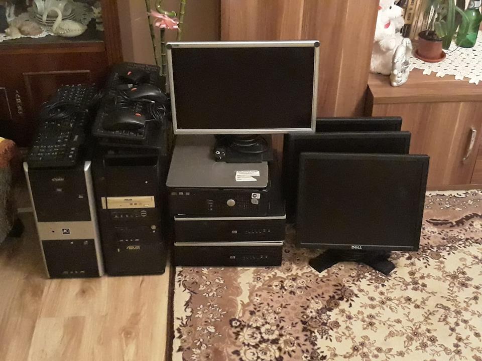 Primele calculatoare sunt pregatite in stg este al Dianei .jpg