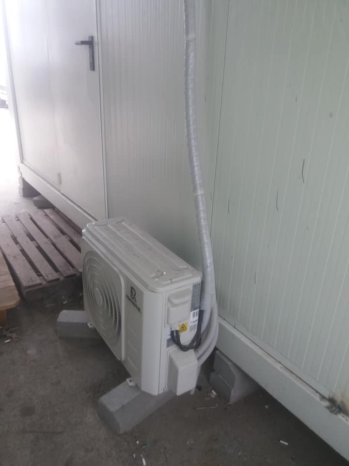 unitate externa freon R32 ecologic montata pe poyitie proviyorie.jpg