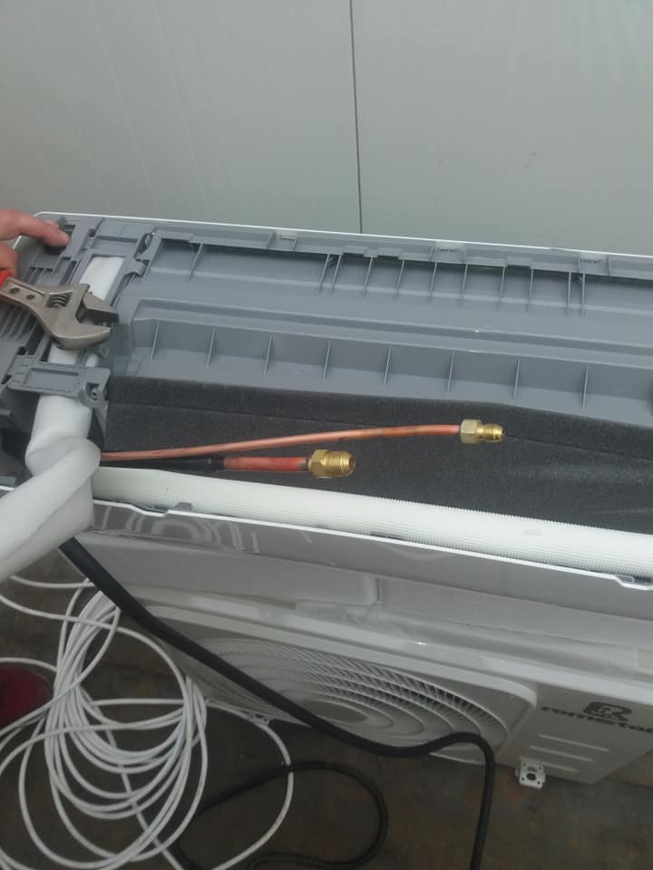 demontat unitate interna 12000BTU pentru prelungire traseu frigorific .jpg