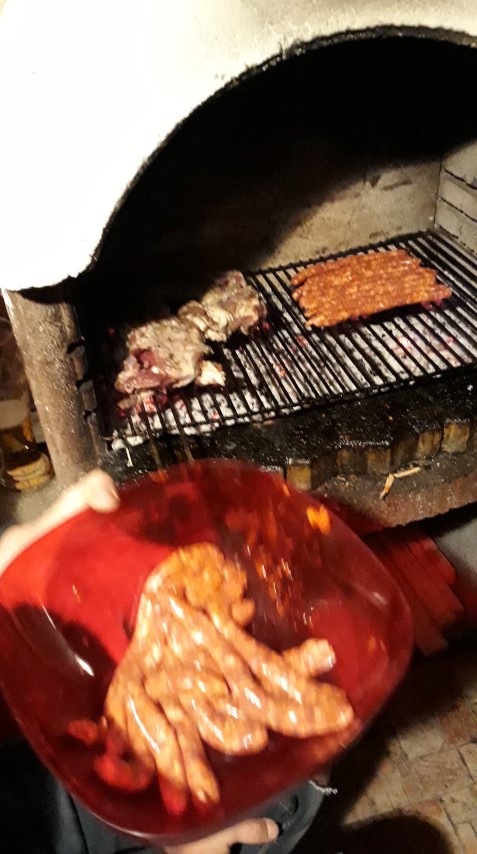 aici sarbatorim incheierea lucrarii pe electrice  (Small).jpg