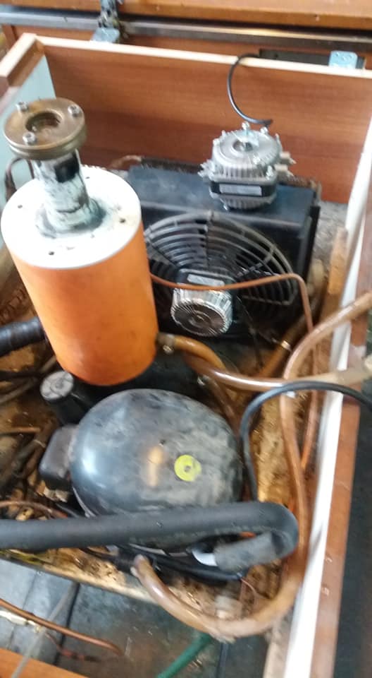 tot Masina de produs gheata detaliu montaj compresor  .jpg