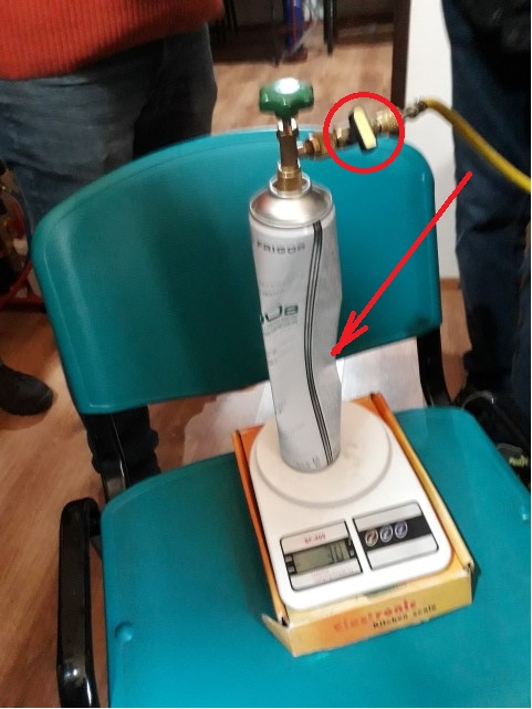La -0,1 bari butelia de R600A  troznea .jpg