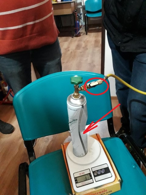 butelie de freon R600A ,o porcarie .jpg