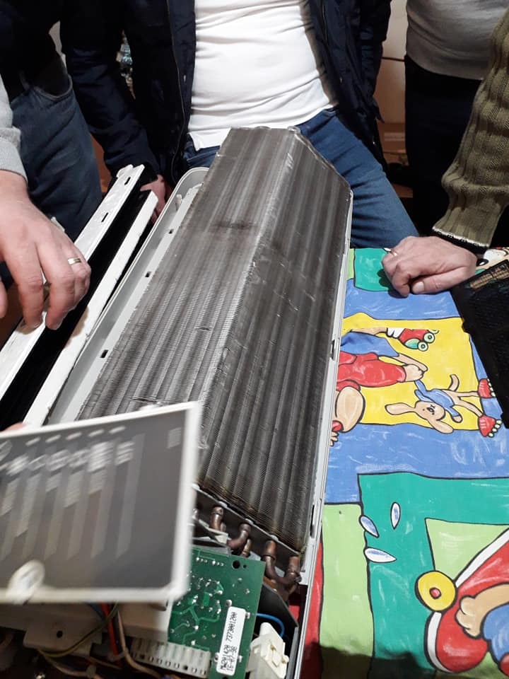 am demontat filtrele se vad tolele vaporizatorului.jpg