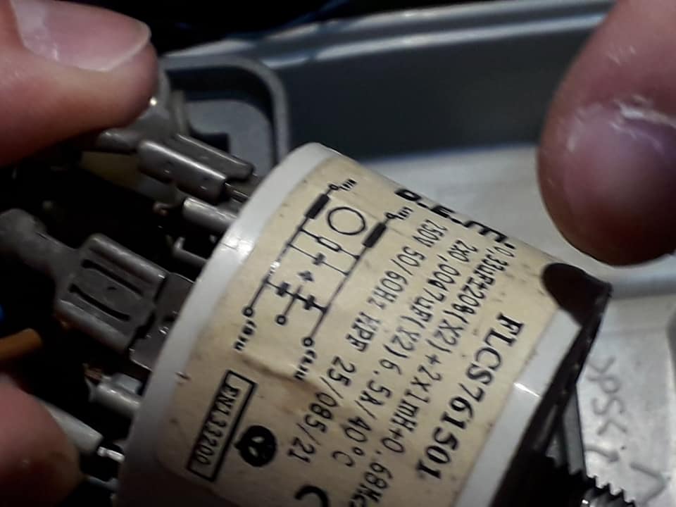 condensator pornire ventilator unitate interna aer conditionat.jpg