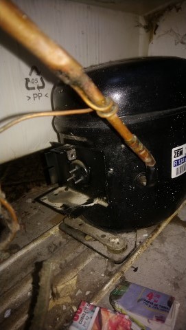 pini de legaturi electrice compresor .JPG