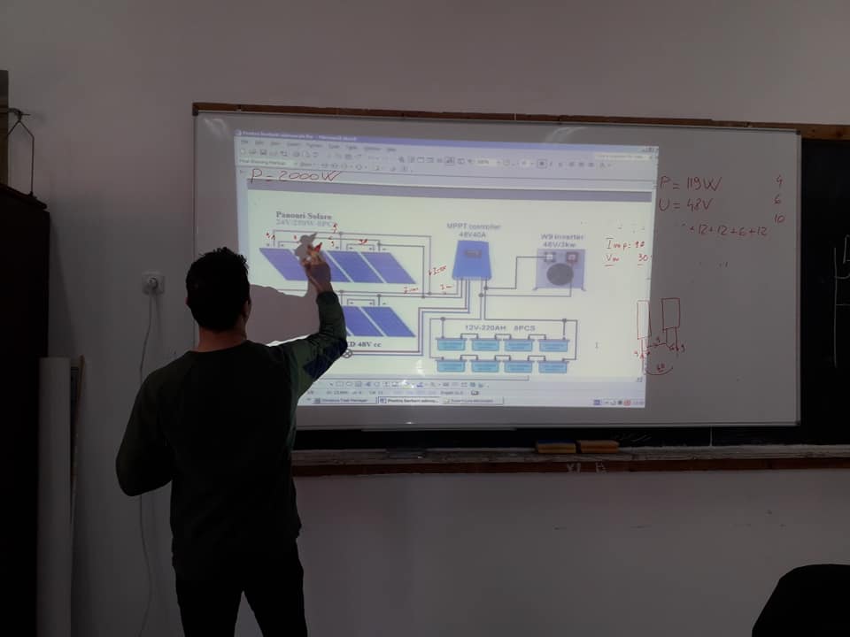 Alex calculeaya un sistem fotovoltaic off grid P=2000W U=48V.jpg