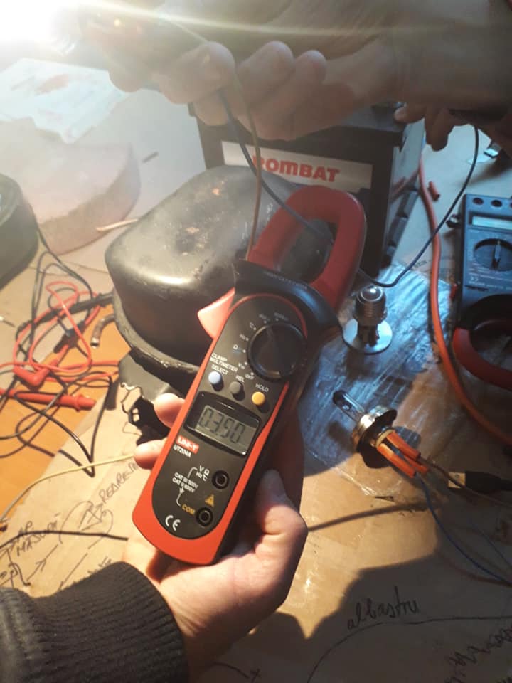 masuratori electrice la un frigider.jpg