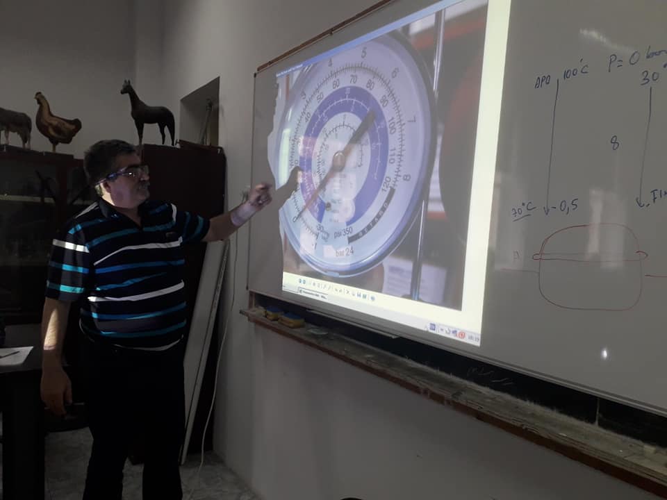 La tabla studiem presiunea de vaporiyare freon R404A.jpg
